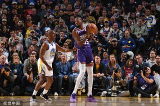 而詹姆斯则 而詹姆斯则